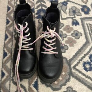 Girl boots